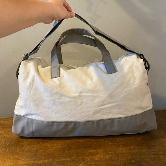 Calvin Klein Weekender/Duffle Bag - Picture 10 of 16